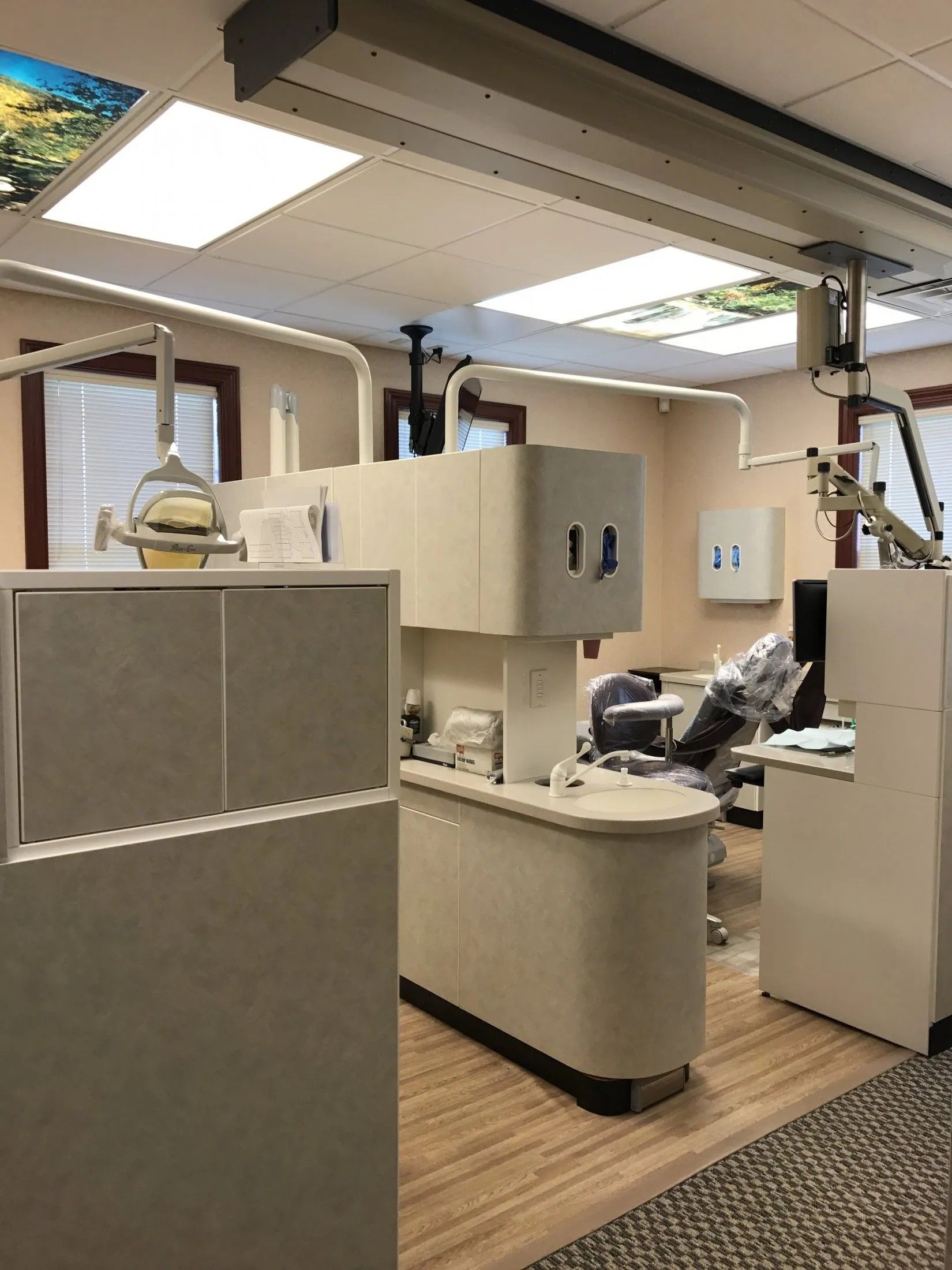 The treatment room with the surgical microscope used to find fine cracks